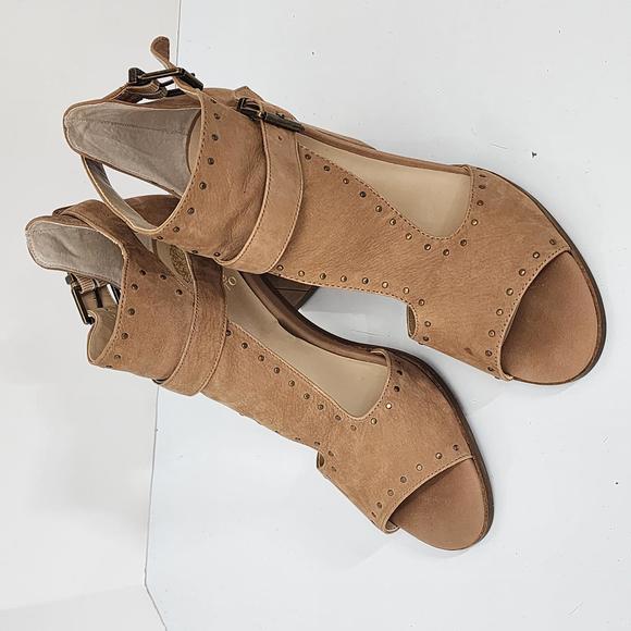 Vince Camuto ankle strap Suede Sandals  Camel Tan Size 9.5M - Picture 1 of 8
